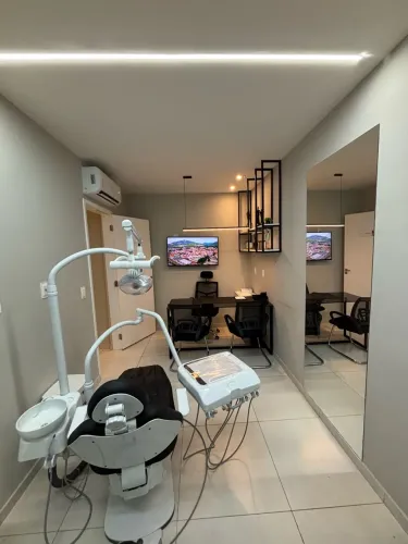 Alugo consultório odontológico 250,00 por turno.