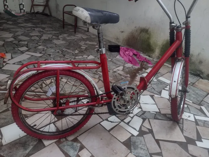 Vendo essa Caloi belineta ano 190 tudo original 1.200
