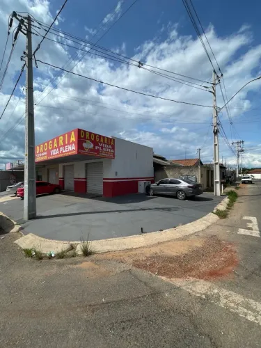 ALUGA-SE SALA COMERCIAL
