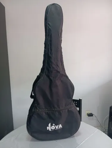 Violão com capa