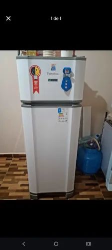 Vende-se se geladeira , 5 meses de uso bem conservada.