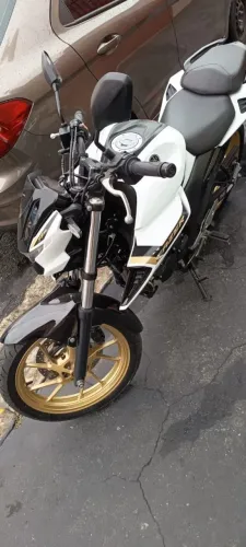 Moto Yamaha 2025