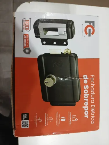 FECHADURA ELETRICA DE SOBREPOR COM 5 CHAVES