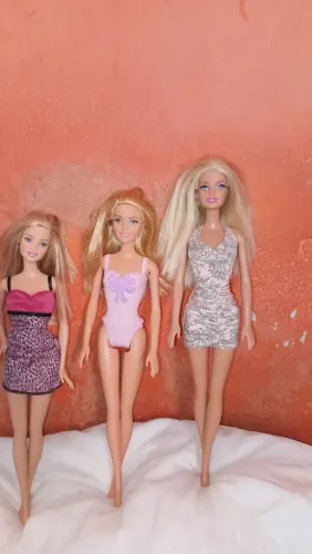 Lote bonecas barbie 100 reais meu zap *2