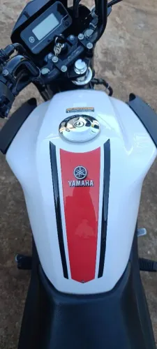Yamanha 150 em dias moto bem conservada