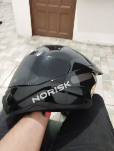 Capacete norisk estado de novo