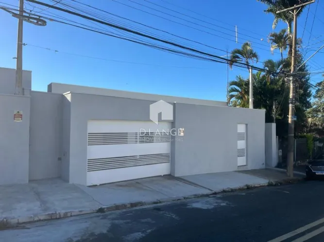 Casa residencial ou comercial à venda ou para alugar na Praça Arautos da Paz no bairro Taq