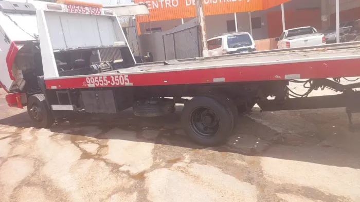 Caminhão guincho plataforma e asa delta