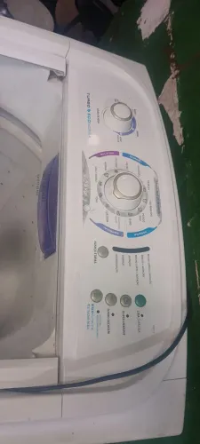 Máquina de lavar 13 kg Eletrolux LTD 13, máquina tá com vazamento de água embaixo ,