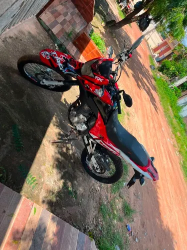 Vendo moto 150 toda legalizada só do passo pro nome do interessado