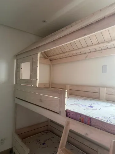 Vende-se beliche modelo de casinha