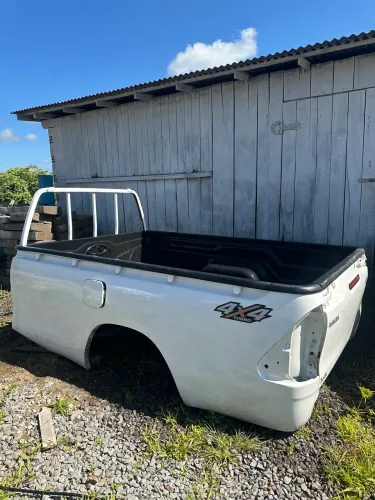 Carroceria de camionete Hilux nunca usada