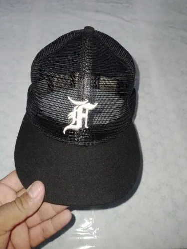 Boné new era fear of god essentials novo