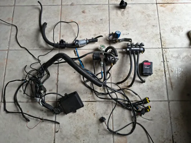 ?Kit GNV Geração 5 Completo (Frente) - Retirado de S10 / Bom Estado