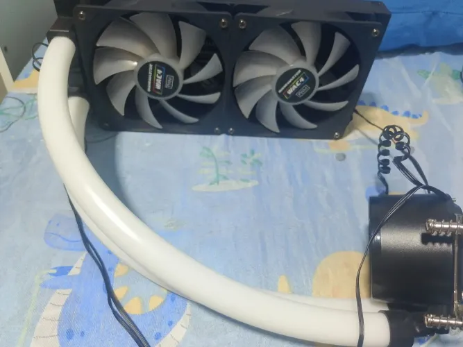 Water Cooler 240m RGB No Precinho Semi Novo