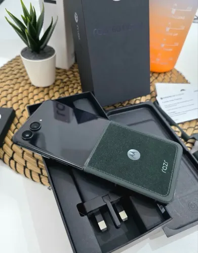 Moto Razor 60 Ultra (1 tb / 16 ram )