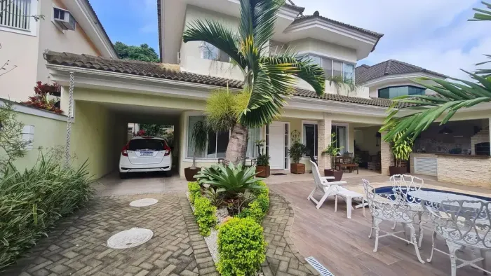 Casa em Condomínio fechado em Vargem Grande