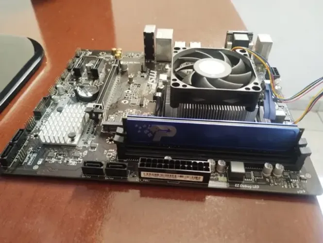 Kit Amd Athlon 3000G com 4GB de ram