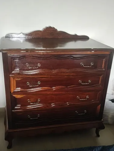 Cômoda antiga