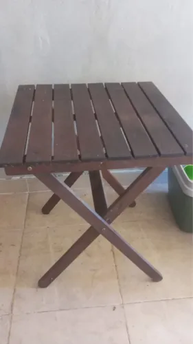 Mesa Dobrável de Madeira - Compacta, Resistente e Ideal para Varanda ou Jardim 