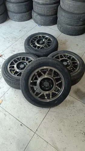 Jogo de rodas Snowflake aro 14, novas, com 04 pneus novos. 