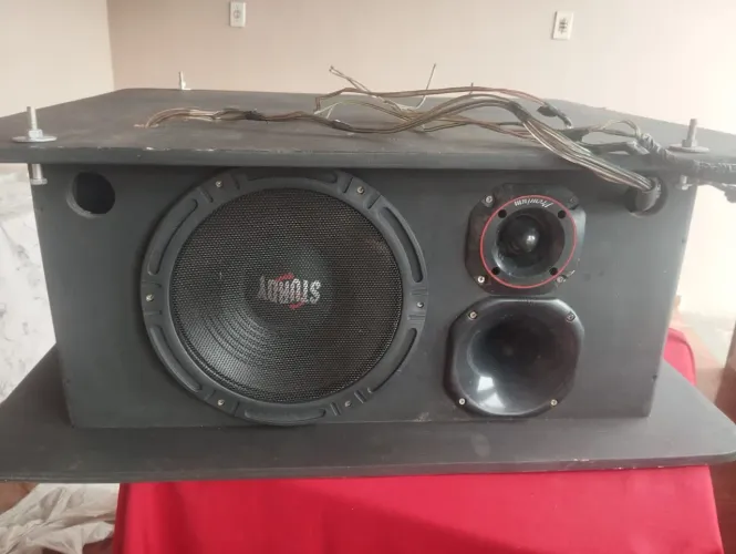 Vendo caixa de som para propaganda automotiva.