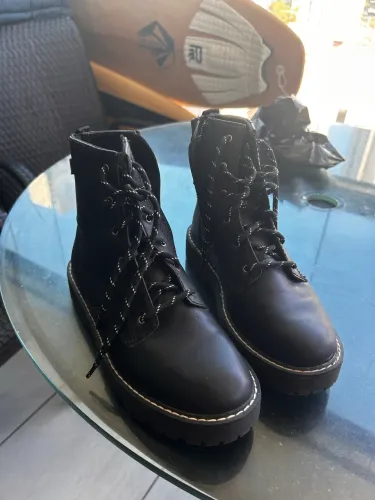 Coturno Zara Preto - Estiloso e Atemporal
