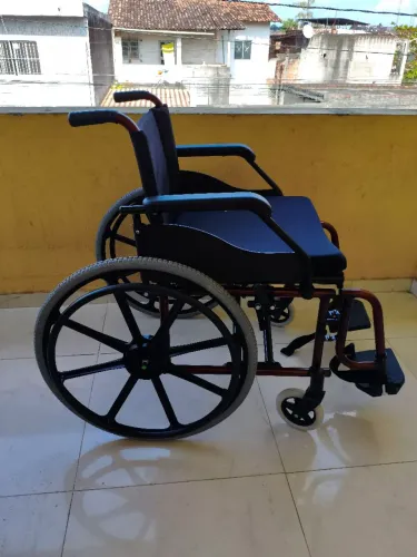 Cadeira de rodas nova 52 cm - nunca usada