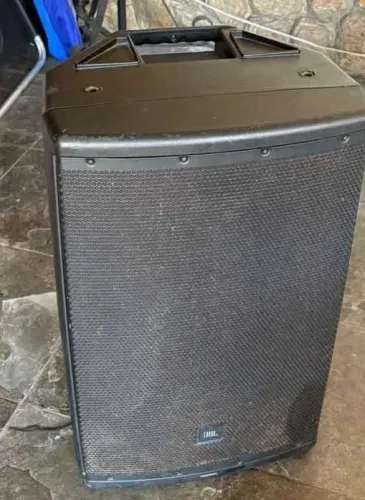 caixa de som JBL Eon 615