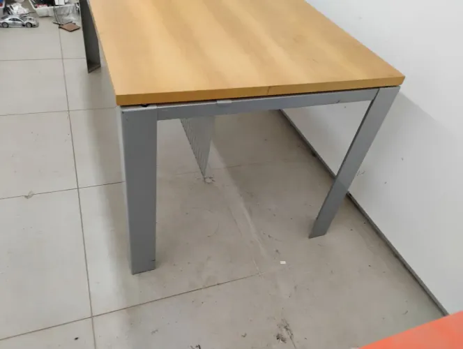Mesa estrutura ferro tampo de madeira 1,60x0,85 altura 0,75