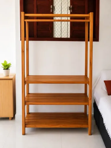 Cabideiro em Palete com Prateleiras