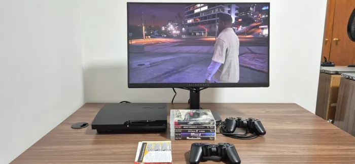 Playstation 3 160Gb Slim + 2 controles originais + 5 jogos