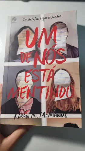 Um de nós está mentindo