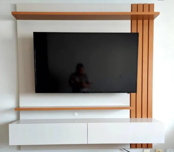 Painel p/tv até 65 c/detalhes ripado duas portas basculante novo a pronta entrega