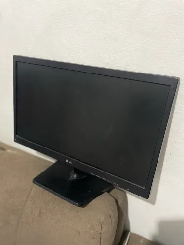 Monitor LG bem conservado