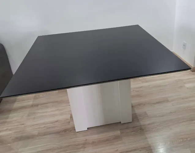 USADO | Mesa de Jantar Quadrada - 1,30x1,30m