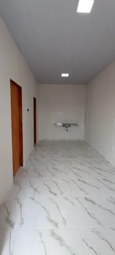 Apartamento bem localizado, próximo ao shopping, loteamento Bonsucesso com uma suíte.