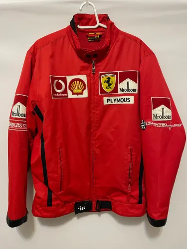 Jaqueta alusiva a Ferrari 