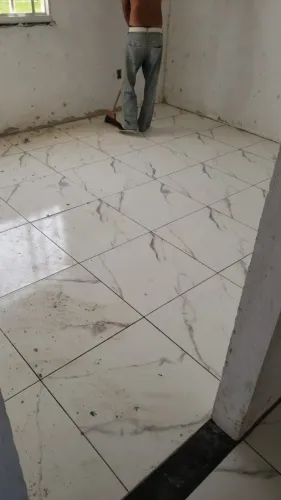 Pedreiro e ladrilheiro .