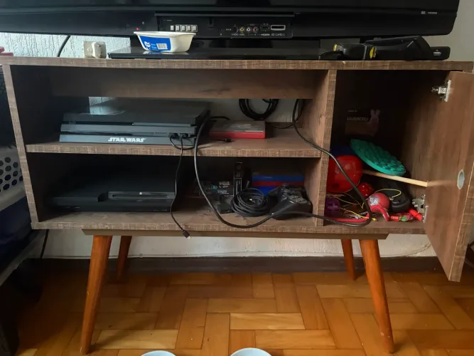 Rack Retrô para TV com Pés Palito