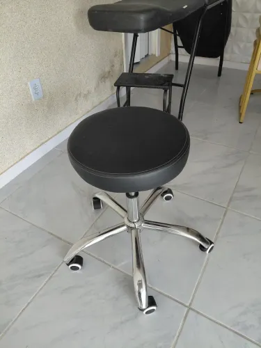 Vendo banqueta giratória.