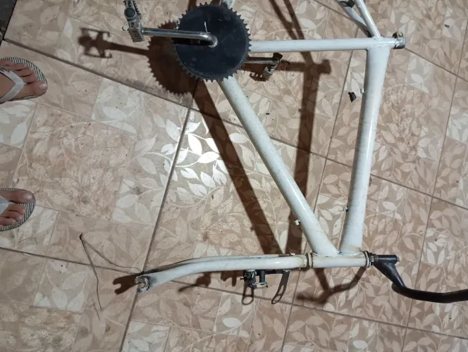 Troco quadro de bike aro 26 com garfo,por uma mesinha Mônaco ou uma garupa BH e caiuro nov