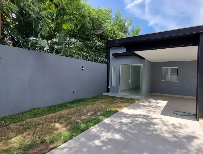 Casa linear de 3 quartos com suíte em Riviera da Barra