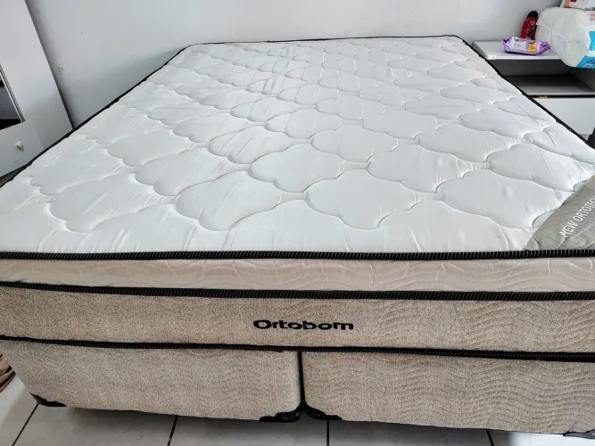 Cama Queen Ortobom (Colchão + Base)