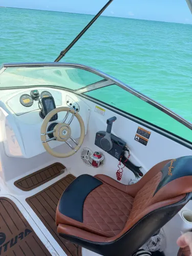 Linda Lancha Ventura 195 Motor 90hp 9 lugares