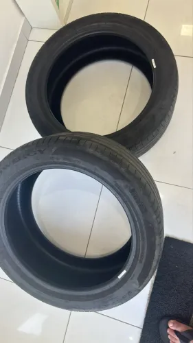 Pneu 235/45 R18