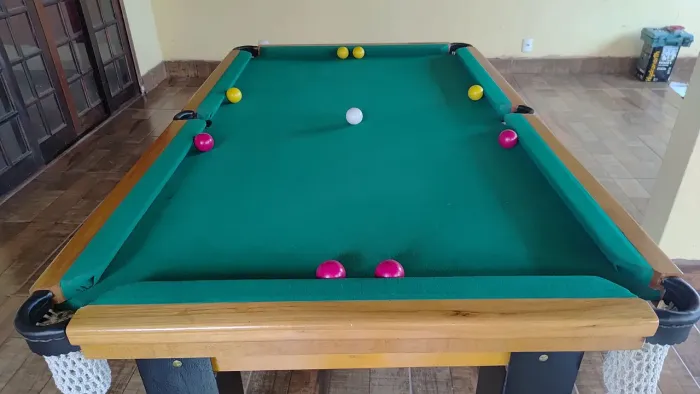 Mesa de Sinuca 185x115 com tampo de ardósia. 