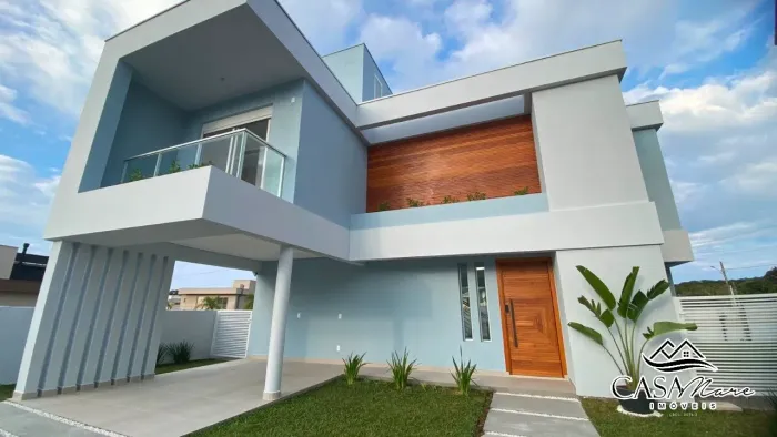 Casa à venda em condomínio fechado no norte da ilha em Florianópolis.
