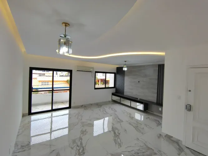 Apartamento recém-reformado, 132m², 3 quartos sendo 2 suítes +quarto de serviço semi-mobil