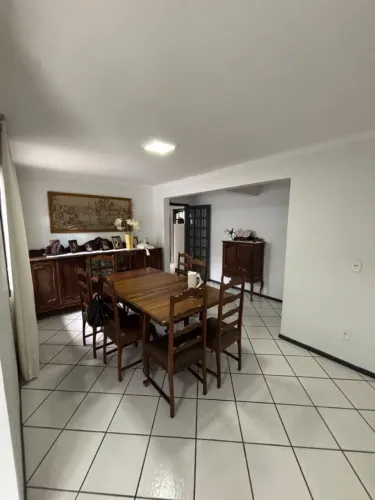 Jogo de móveis em madeira de lei